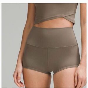 LULULEMON ALIGN BIKE SHORTS 2"
BROWN NOMAD CLAY NUDE